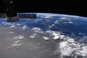 अंतरिक्ष से की जा रही पृथ्वी की निगरानी, युद्ध पर भी नजर