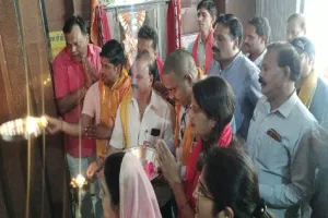 अमरोहा: धूमधाम से मनाई राम नवमी, मंदिरों में लगी भक्तों की लंबी कतार