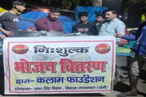 बहराइच: मंदिर पहुंच रहे लोगों को निःशुल्क भोजन बांट रहा कलाम फाउंडेशन, नवरात्र के पहले दिन से चल रहा अभियान