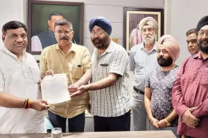 बरेली: कुतुबखाना पुल नहीं बनाने को लेकर कैंट विधायक से मिली पंजाबी महासभा