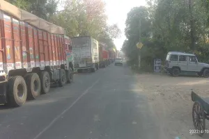 बाराबंकी: अयोध्या हाईवे पर लगा रहा भीषण जाम, वाहनों की लगी लंबी कतार