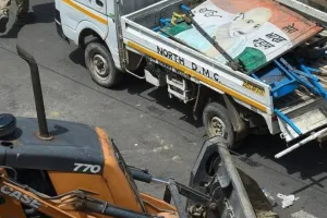 दिल्ली में फिर से चला बुलडोजर, अब इन इलाकों में चलाया गया अतिक्रमण के खिलाफ अभियान