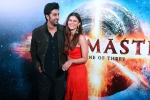 रणबीर-आलिया की शादी से पहले अयान मुखर्जी ने फिल्म ‘ब्रह्मास्त्र’ का ‘लव पोस्टर’ किया रिलीज, लव बर्ड्स का दिखा प्यार