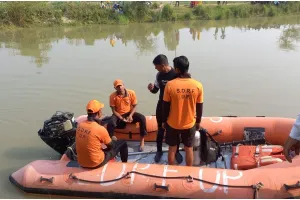 अयोध्या: नहर में कूदी लड़की को बचाने के लिए कूदा राहगीर, तलाश में जुटी एसडीआरएफ की टीम