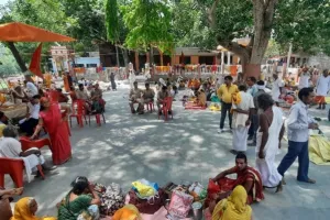 अयोध्या: चौरासी कोसी परिक्रमा के लिये महादेवा घाट पहुंचा परिक्रमार्थियों का जत्था