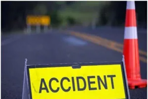 काशीपुर: ड्राइवर को आई झपकी, पेड़ से टकराई कार, दो डॉक्टर समेत पांच घायल