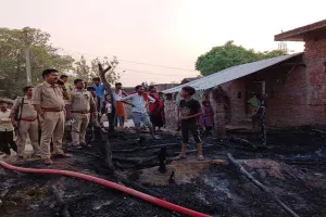 बहराइच: अज्ञात कारणों से मकान में लगी आग, लाखों की संपत्ति जलकर हुई राख