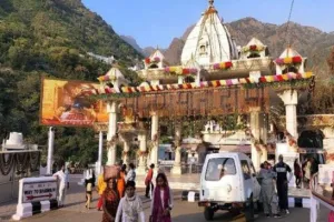 ‘नवरात्र’ के दौरान अभी तक 1.76 लाख से अधिक तीर्थयात्रियों ने किए माता वैष्णो देवी के दर्शन