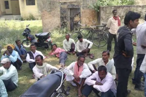 पीलीभीत: ट्रिपल राइडिंग कर रहे बाइकर्स की अज्ञात वाहन से टक्कर, एक की मौत