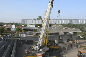  बरेली: लाल फाटक ओवरब्रिज के लिए लांच किए गए चार गर्डर