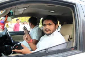 कांग्रेस की बढ़ सकती हैं मुश्किलें, बीजेपी का दामन थाम सकते हैं हार्दिक पटेल