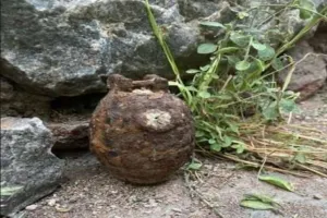 दिल्ली: आरके पुरम इलाके से एक पुराना और जंग लगा ग्रेनेड बरामद होने से क्षेत्र में दहशत, मौके पर पहुंचा बम निरोधक दस्ता