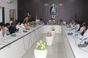 बरेली: त्योहारों को लेकर एडीजी ने धर्म गुरुओं के साथ की बैठक