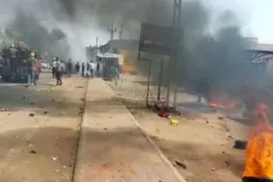 गुजरात: रामनवमी पर हिंसा के बाद हिम्मतनगर में अतिक्रमण विरोधी अभियान शुरू