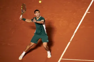 Barcelona Open : शीर्ष वरीय स्टेफानोस सिटसिपास को हराकर सेमीफाइनल में पहुंचे कार्लोस अलकराज, अब Alex de Minaur से होगा मुकाबला