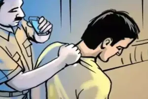 बरेली: जंक्शन पर सोते यात्रियों के चुराए मोबाइल और पर्स, रंगे हाथों पकड़े गए, रिपोर्ट दर्ज