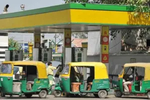 महंगाई की मार: पीएनजी के बाद अब सीएनजी भी महंगी, जानें आज की कीमतें