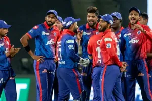 IPL 2022 : दिल्ली कैपिटल्स का विदेशी खिलाड़ी पाया गया कोरोना पॉजिटिव, टीम की पुणे यात्रा में विलंब