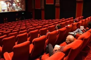 मुरादाबाद : युवाओं की पसंद बनी वेब सीरीज, सिनेमा हॉल से किया दूर