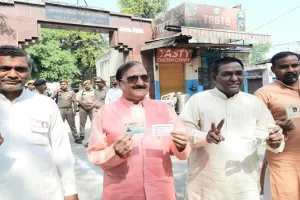 UP MLC Election 2022 : महापौर विनोद अग्रवाल सहित इन जनप्रतिनिधियों ने डाला वोट