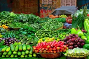 सब्जियों के रेट ने निकाले लोगों के पसीने, राजधानी में 100 रुपये में बिक रही भिंडी