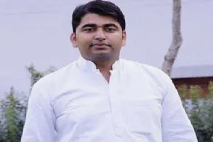 इटावा:  MLC चुनाव को देखते हुए अखिलेश यादव के चचेरे भाई ने प्रशासन पर लगाया आरोप, कहा- पंचायत चुनाव में लोकतंत्र…