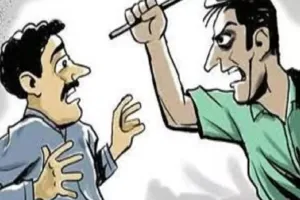 सीतापुर में दो पक्षों में जमकर चलीं लाठियां, एक दर्जन लोग हुए घायल