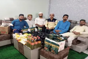 गोरखपुर: बच्चे पॉकेट मनी के जरिए कर रहे हैं जरूरतमंद रोजेदारों की मदद