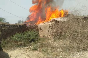 कन्नौज: शॉर्टसर्किट से चार घरों में लगी आग, गृहस्थी जलकर हुई राख
