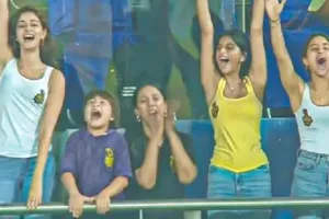 IPL 2022 : आंद्रे रसेल के छक्कों से ज्यादा सुहाना खान और अनन्या पांडे के चर्चे, पूरे मुकाबले में छाई रहीं