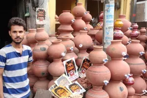 मुरादाबाद : रास नहीं आई नौकरी, पुश्तैनी धंधा बन रहा सहारा