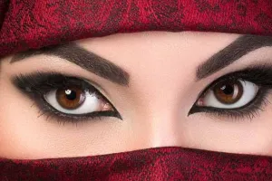 आंखों की सुंदरता के साथ रखना है ख्याल, तो बनाएं इन घरेलू चीजों से काजल