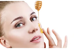 स्किन पर नेचुरल ग्लो लाने के लिए ऐसे करें शहद का इस्तेमाल, जल्द दिखेगा फायदा
