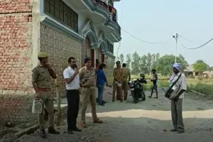 बाराबंकी: शराब माफियाओं पर प्रशासन ने कसा शिकंजा, जब्त की संपत्ति