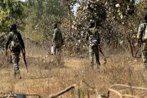 छत्तीसगढ़: नक्सलियों ने पु​लिस शिविर में की गोलीबारी, चार जवान घायल