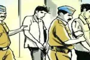 आजमगढ़ में दिखा बुलडोजर का खौफ, अपराधी खुद पहुंचा थाने, कहा- साहब मैं हाजिर हूं, मकान न गिराइये