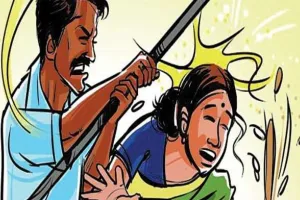 पीलीभीत: स्पीकर पर गाने बजाए तो दबंग गुस्साए, महिला पर बोला हमला