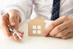 पीलीभीत: निवेशकों की कमाई उड़ाकर जालसाज बना प्रापर्टी डीलर