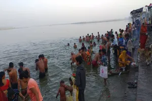 रायबरेली: चैत्र नवरात्रि के पहले दिन देवी मंदिरों में उमड़ी आस्था की भीड़