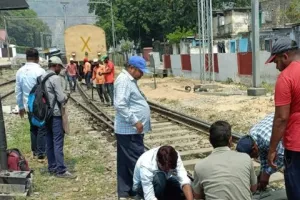 काठगोदाम रेलवे स्टेशन पर हुई बड़ी चूक, बाघ एक्सप्रेस का डिब्बा पटरी से उतरा