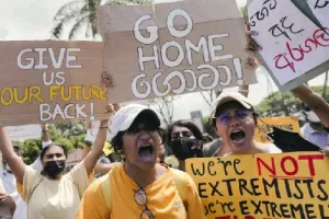 Sri Lanka Crisis: श्रीलंका में राष्ट्रपति के सत्ता छोड़ने की मांग को लेकर प्रदर्शन जारी