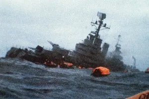 Russia Ukraine War : रूसी युद्धपोत के क्षतिग्रस्त होकर डूबने से भड़का रूस, कीव पर हमले तेज करने की दी धमकी