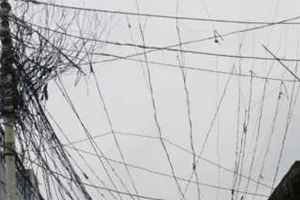 लखनऊ: तारों का मकड़जाल बना अग्निशमन विभाग के लिए जी का जंजाल, आए दिन हो रहीं आग की बड़ी घटनाएं