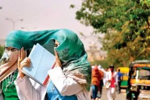 हरदोई: अप्रैल के अंतिम दिन पारा पहुंचा 42 डिग्री के पार, बिजली कटौती से परेशान हुए लोग