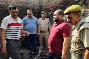 फतेहपुर: दीपक से लगी आग, दो मासूम बहनों की दर्दनाक मौत, पांच बकरियां भी जली