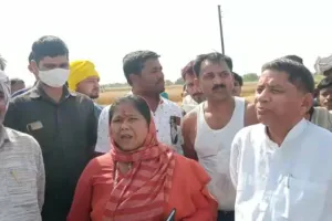 फतेहपुर: अज्ञात कारणों से लगी आग, 50 बीघा से अधिक गेहूं की फसल जलकर खाक, केंद्रीय मंत्री व विधायक से मिला आश्वासन