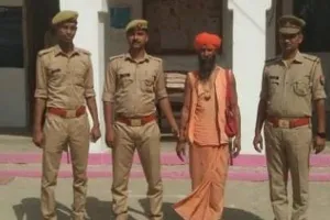 बहराइच: वेश बदलकर फरार हत्यारोपी को पुलिस ने दबोचा, कभी नेपाल तो कभी दूसरे जिलों में लेता था पनाह