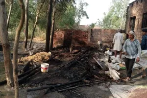 हरदोई: घर में अचानक लगी आग, अनाज, रुपए और जेवरात सब जलकर राख