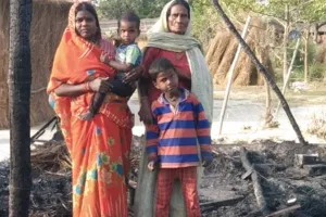 अयोध्या में दो अलग-अलग स्थानों पर लगी आग, गृहस्थी जलकर राख, भैंस भी झुलसी