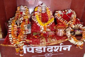 अयोध्या: चैत्र नवरात्र के पर्व पर जगमगाया मंदिर, सुरक्षा व्यवस्था के हुए पुख्ता इंतजाम